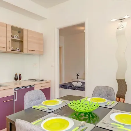 Maci - Close To City Centre Appartement *